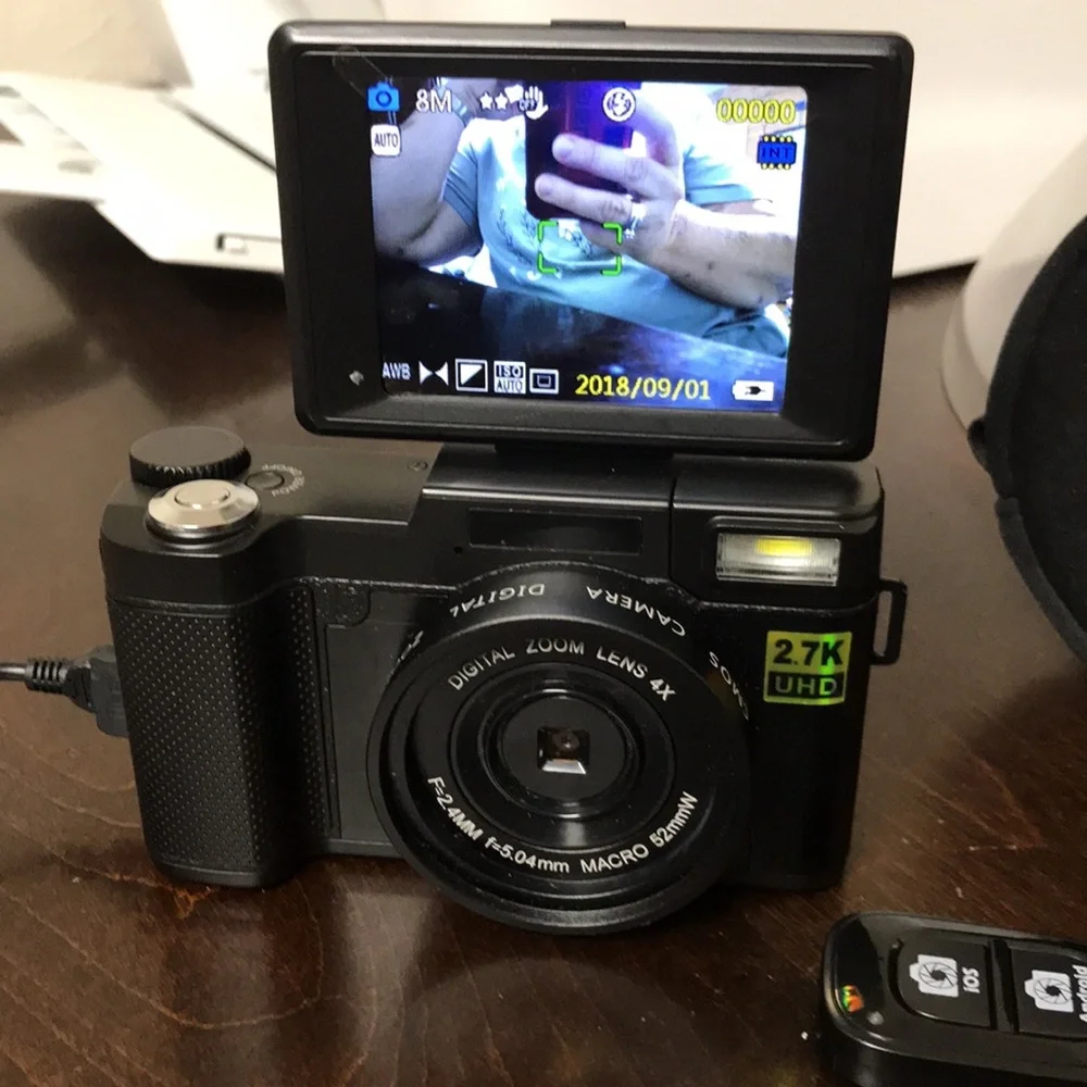 Very lightly used CMOS digital zoom lens camera